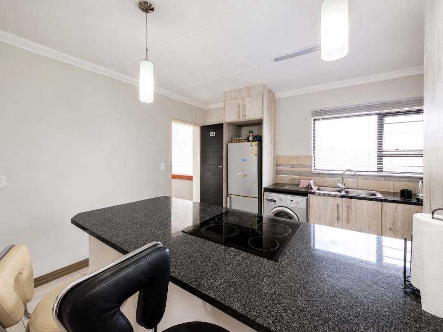 2 Bedroom Property for Sale in Rooihuiskraal North Gauteng