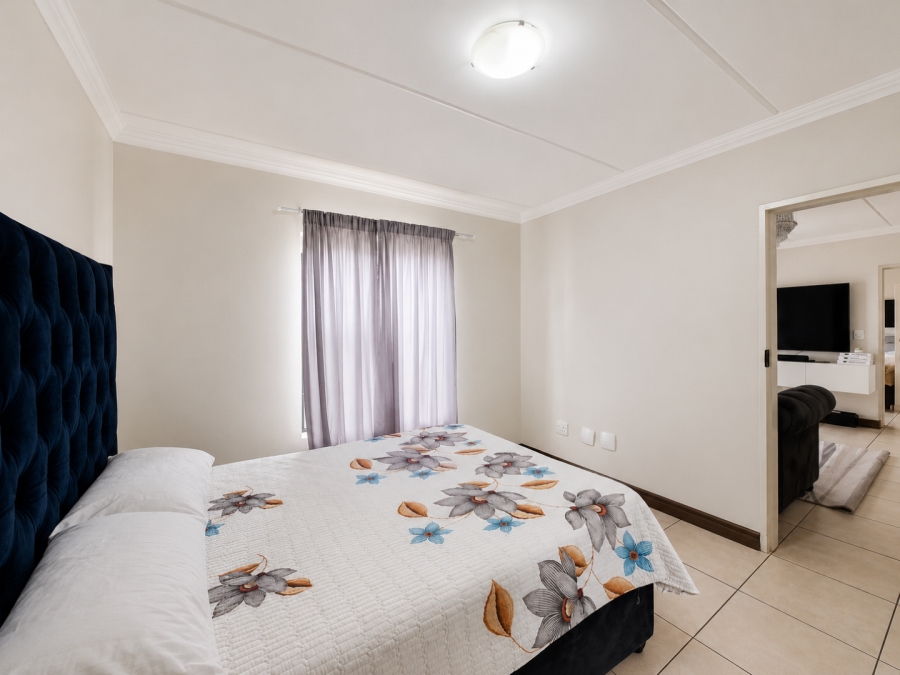 2 Bedroom Property for Sale in Rooihuiskraal North Gauteng