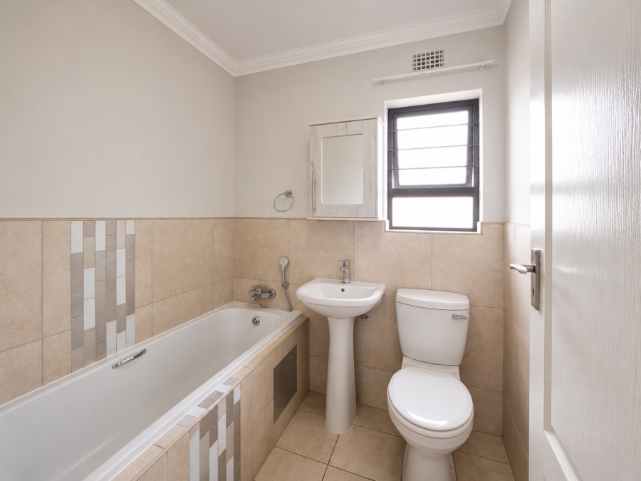 2 Bedroom Property for Sale in Rooihuiskraal North Gauteng