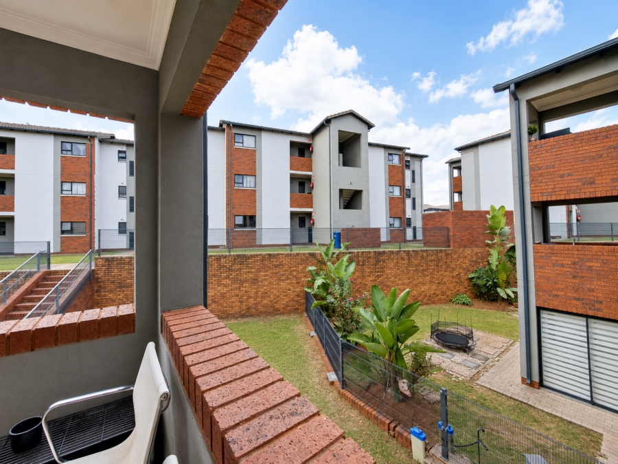 2 Bedroom Property for Sale in Rooihuiskraal North Gauteng