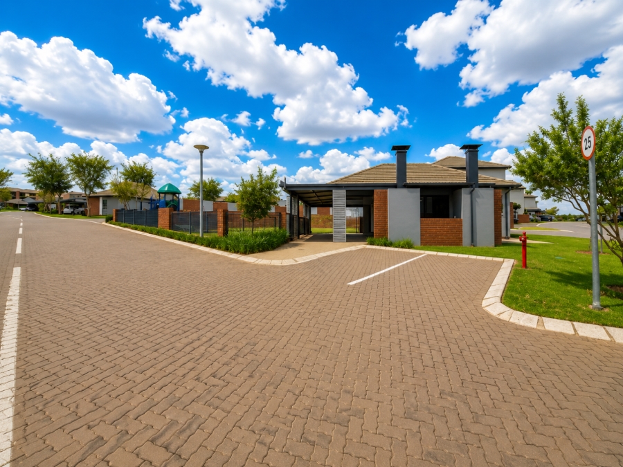 2 Bedroom Property for Sale in Rooihuiskraal North Gauteng