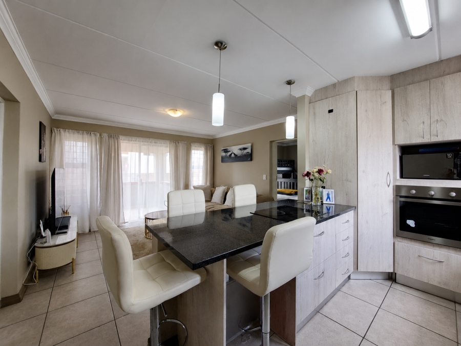 2 Bedroom Property for Sale in Rooihuiskraal North Gauteng