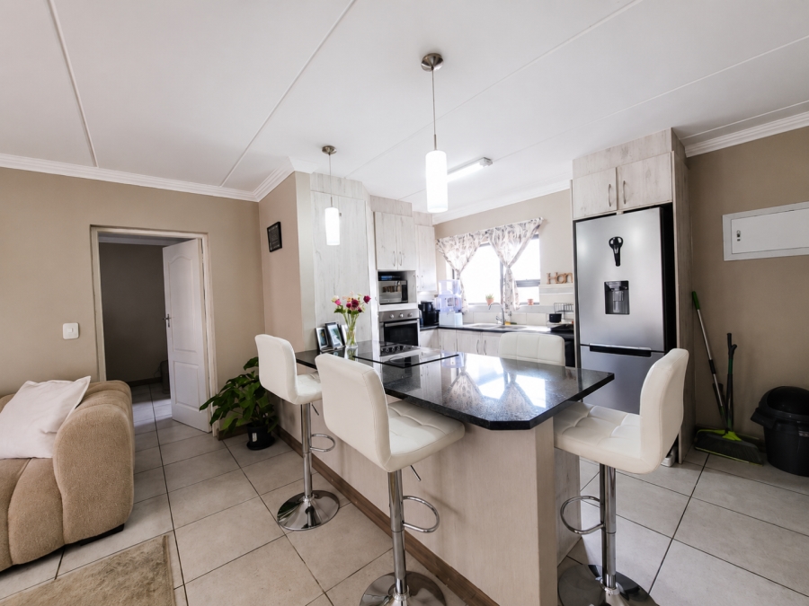 2 Bedroom Property for Sale in Rooihuiskraal North Gauteng
