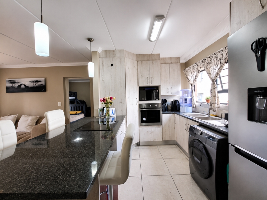 2 Bedroom Property for Sale in Rooihuiskraal North Gauteng