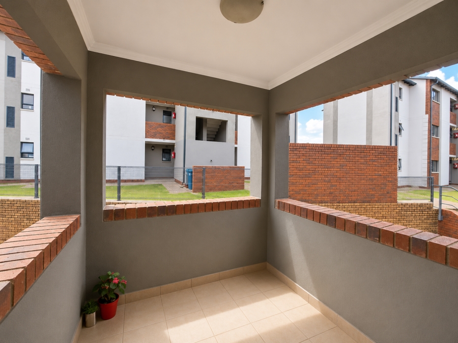 2 Bedroom Property for Sale in Rooihuiskraal North Gauteng
