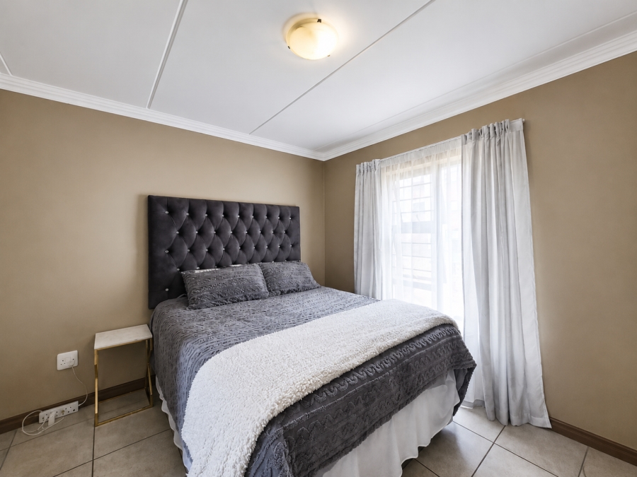 2 Bedroom Property for Sale in Rooihuiskraal North Gauteng