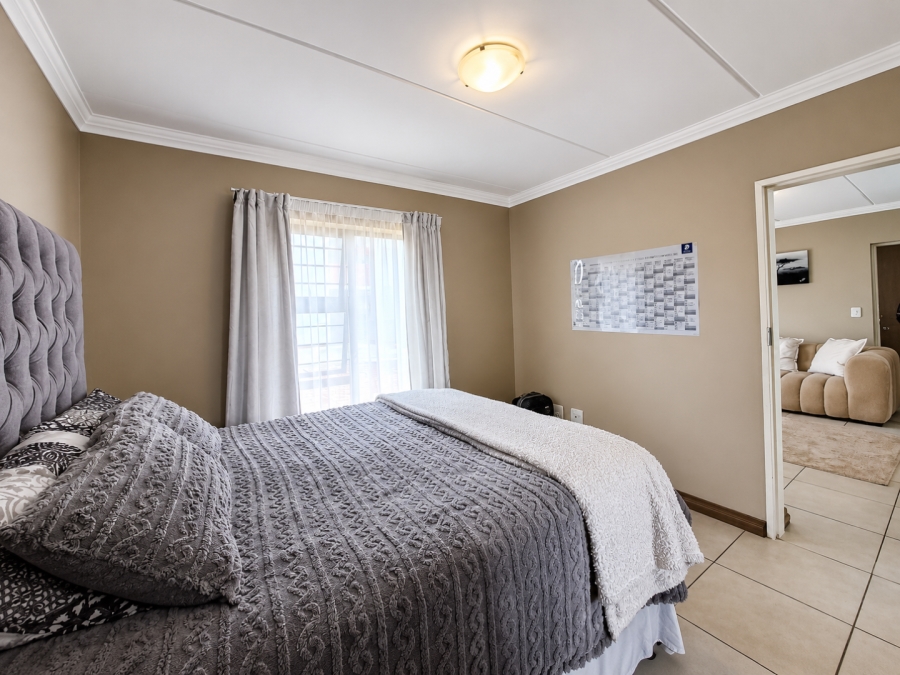 2 Bedroom Property for Sale in Rooihuiskraal North Gauteng