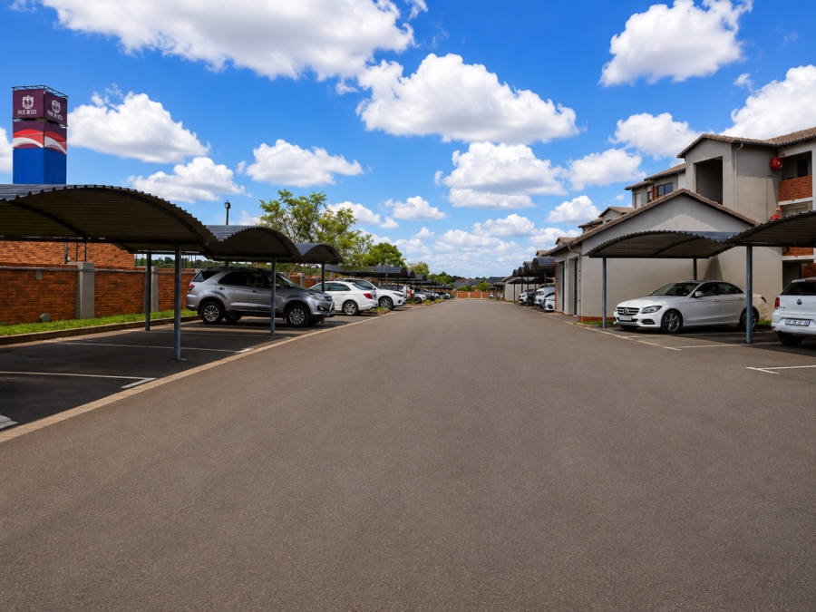 2 Bedroom Property for Sale in Rooihuiskraal North Gauteng