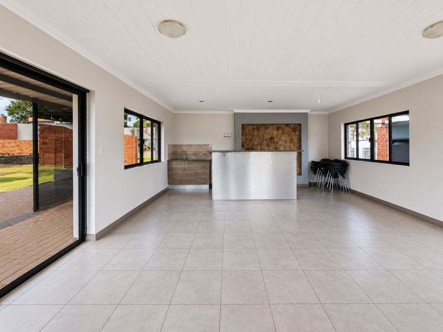 2 Bedroom Property for Sale in Rooihuiskraal North Gauteng