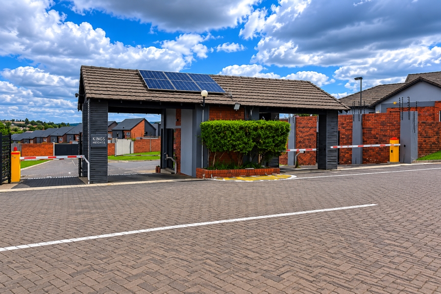 2 Bedroom Property for Sale in Rooihuiskraal North Gauteng