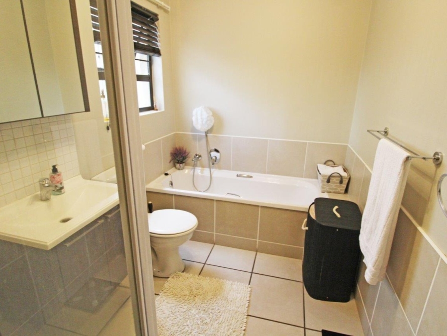 To Let 1 Bedroom Property for Rent in Bryanston Gauteng