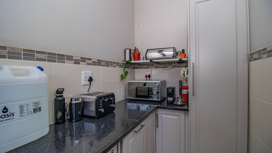 4 Bedroom Property for Sale in Farrarmere Gauteng