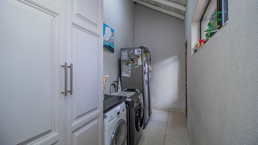 4 Bedroom Property for Sale in Farrarmere Gauteng