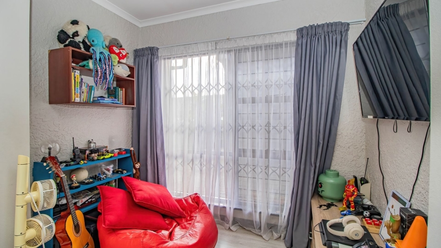 4 Bedroom Property for Sale in Farrarmere Gauteng