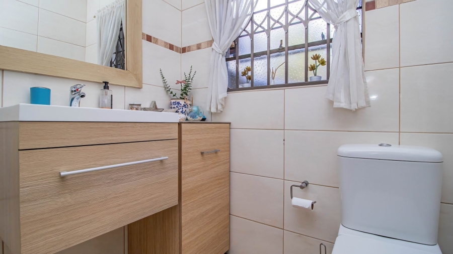 4 Bedroom Property for Sale in Farrarmere Gauteng