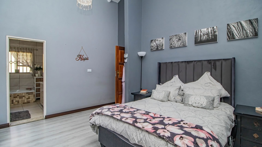 4 Bedroom Property for Sale in Farrarmere Gauteng
