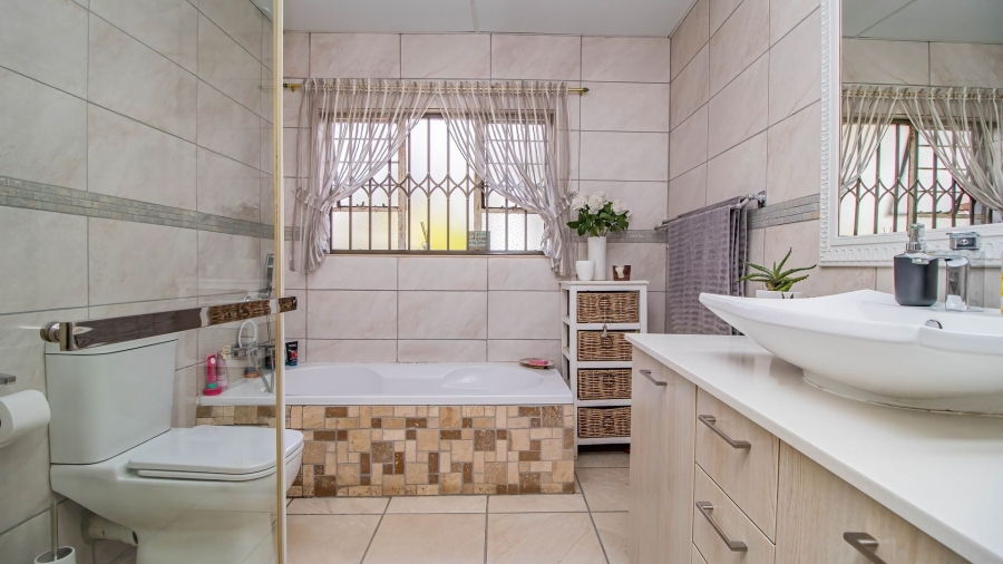 4 Bedroom Property for Sale in Farrarmere Gauteng