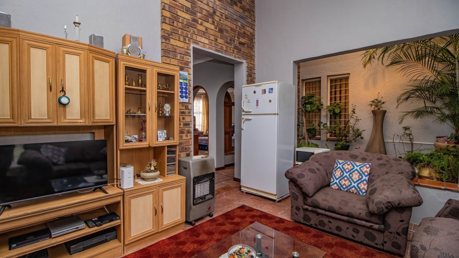 4 Bedroom Property for Sale in Farrarmere Gauteng