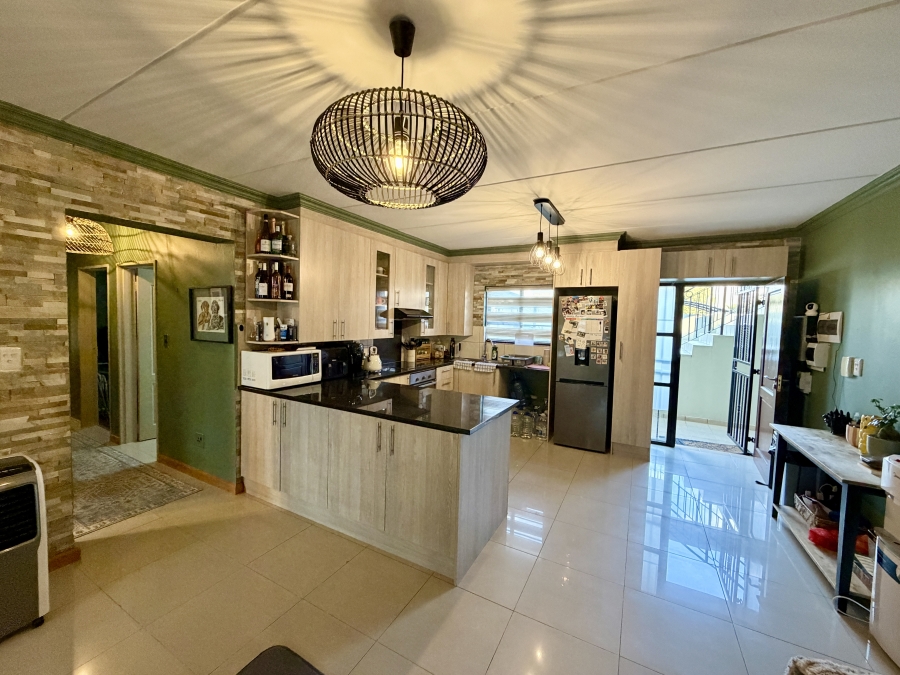 3 Bedroom Property for Sale in Barbeque Downs Gauteng