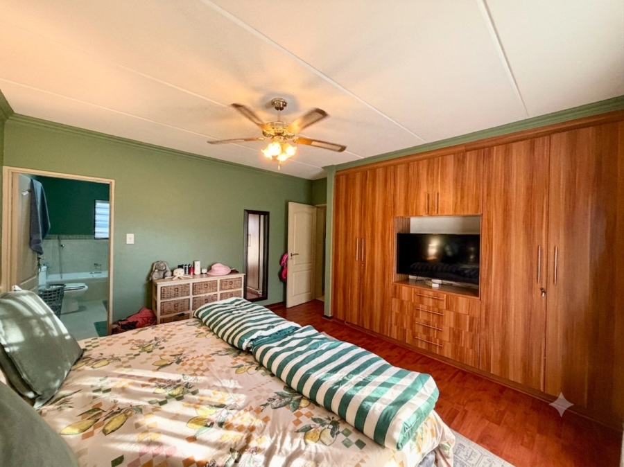 3 Bedroom Property for Sale in Barbeque Downs Gauteng