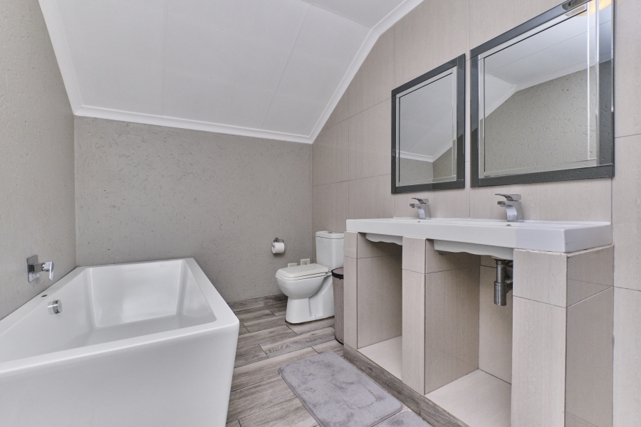 3 Bedroom Property for Sale in Barbeque Downs Gauteng