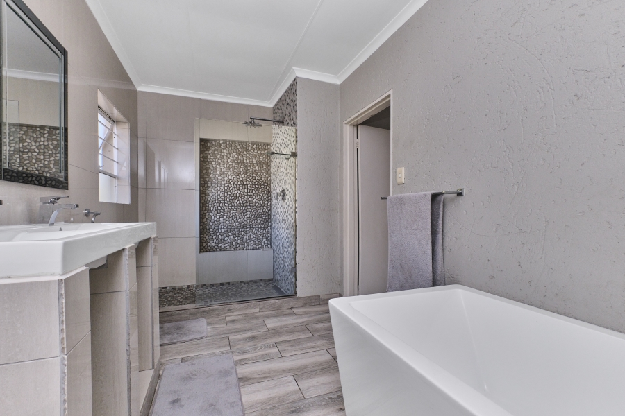 3 Bedroom Property for Sale in Barbeque Downs Gauteng
