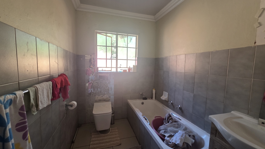 5 Bedroom Property for Sale in Garsfontein Gauteng