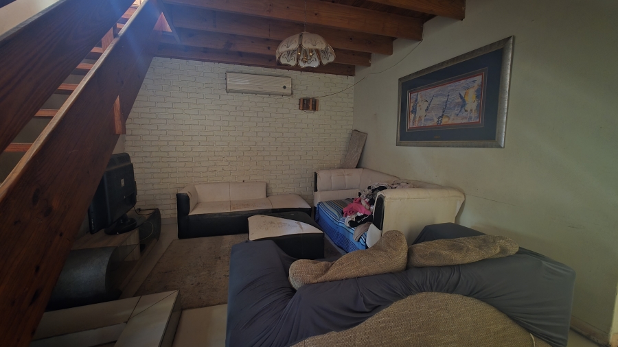 5 Bedroom Property for Sale in Garsfontein Gauteng
