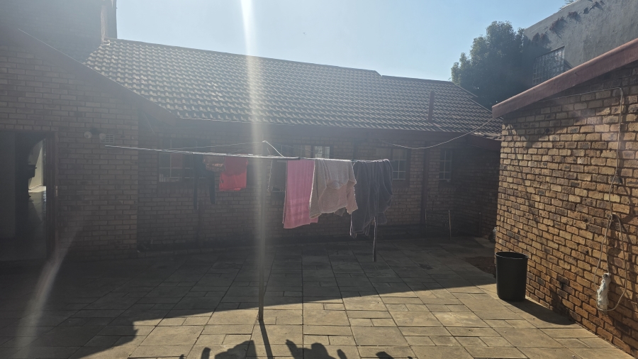 5 Bedroom Property for Sale in Garsfontein Gauteng