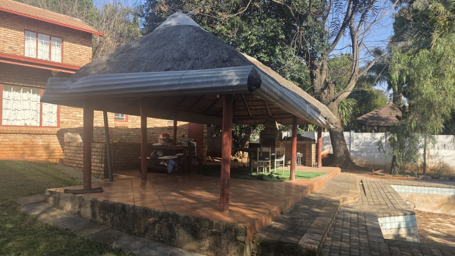5 Bedroom Property for Sale in Garsfontein Gauteng