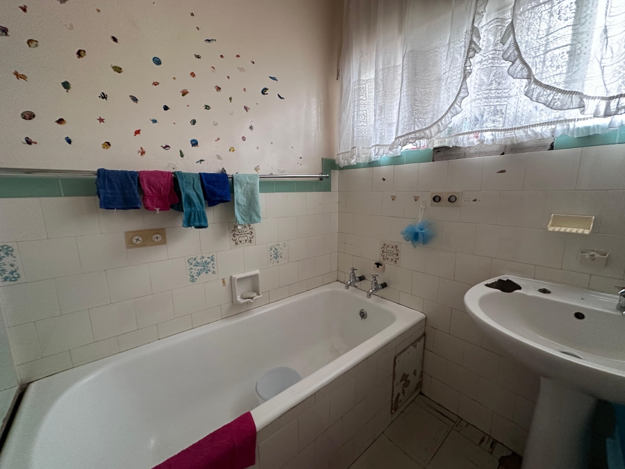 4 Bedroom Property for Sale in Discovery Gauteng