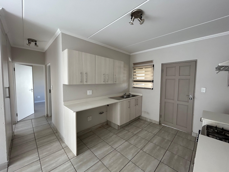 To Let 2 Bedroom Property for Rent in Lonehill Gauteng