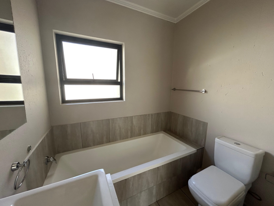 To Let 2 Bedroom Property for Rent in Lonehill Gauteng