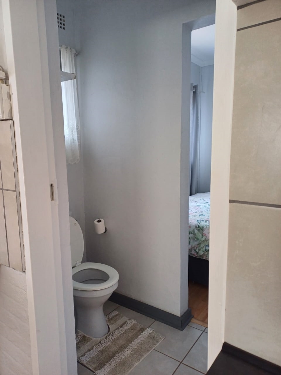 To Let 1 Bedroom Property for Rent in Roodekrans Gauteng