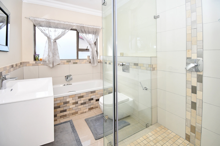 5 Bedroom Property for Sale in Bryanston Gauteng