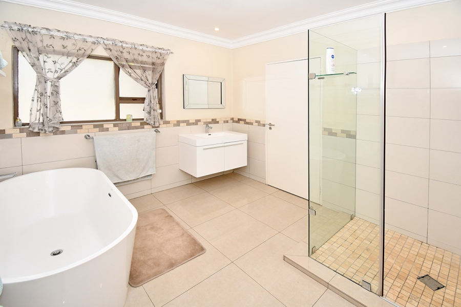 5 Bedroom Property for Sale in Bryanston Gauteng
