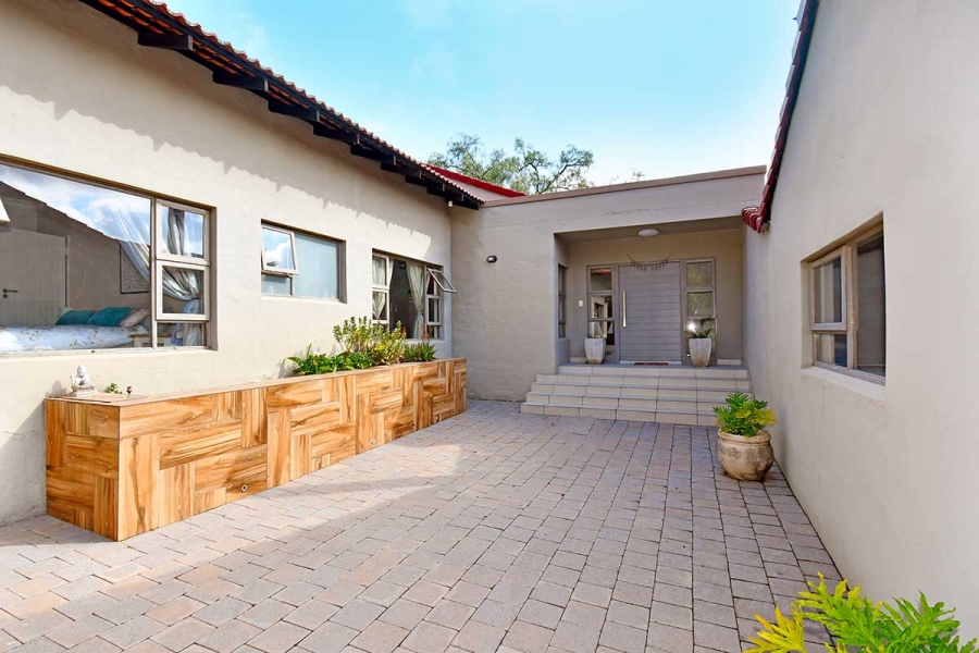 5 Bedroom Property for Sale in Bryanston Gauteng