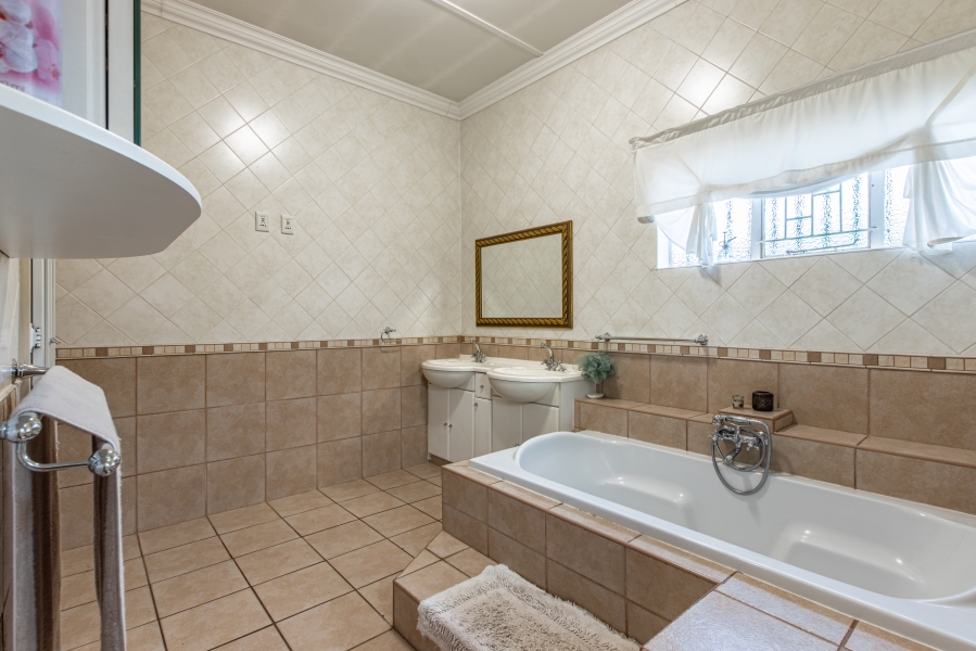 4 Bedroom Property for Sale in Krugersdorp North Gauteng
