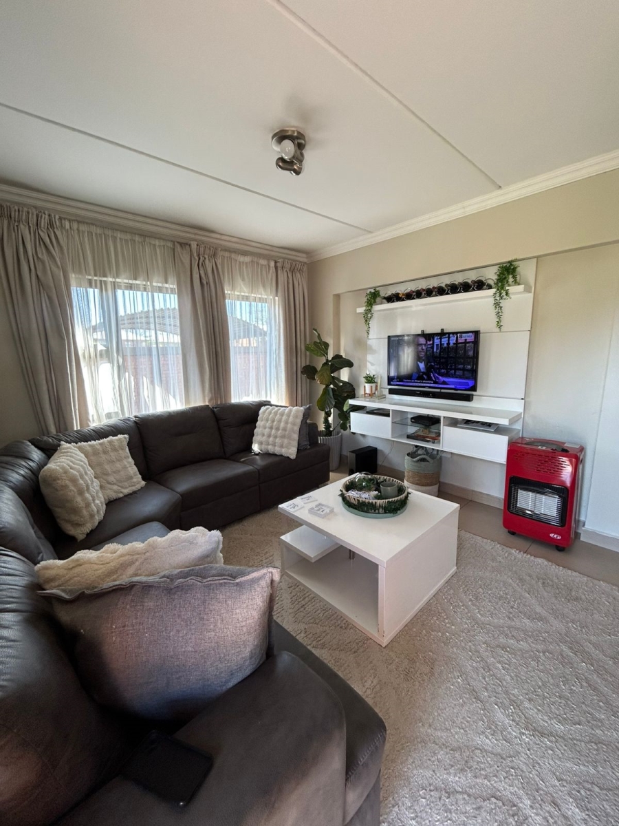 To Let 2 Bedroom Property for Rent in Andeon AH Gauteng