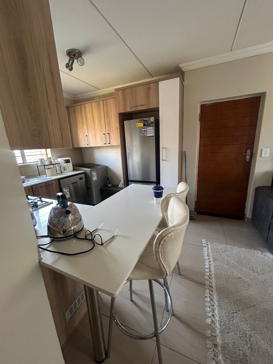 To Let 2 Bedroom Property for Rent in Andeon AH Gauteng