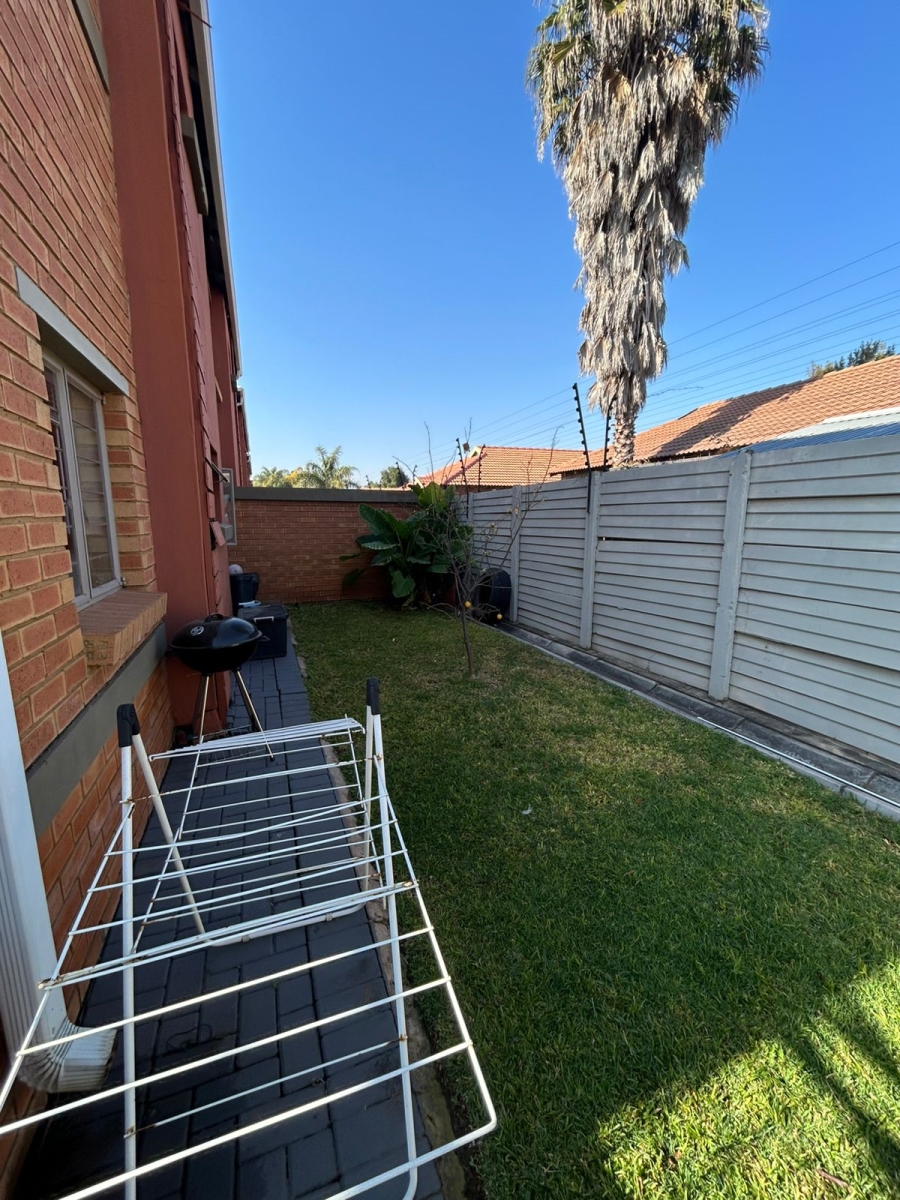 To Let 2 Bedroom Property for Rent in Andeon AH Gauteng