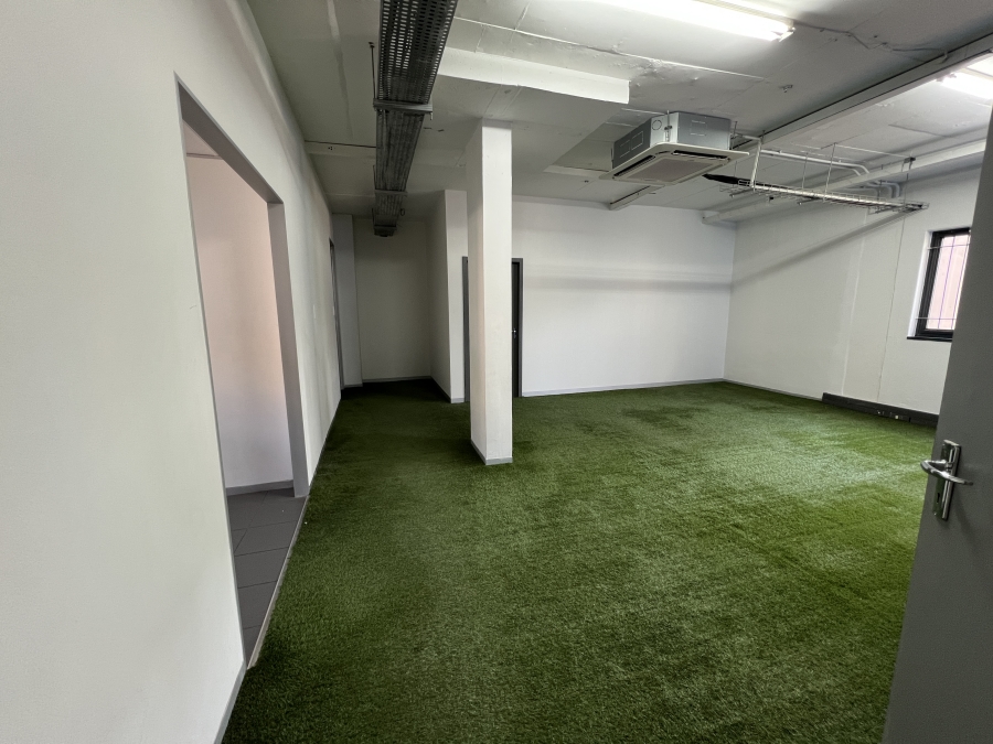 To Let Commercial Property for Rent in Randjespark Gauteng