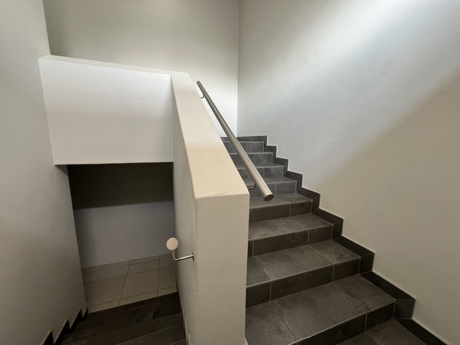 To Let Commercial Property for Rent in Randjespark Gauteng