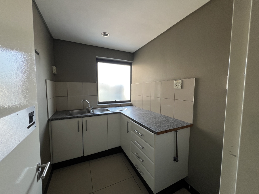 To Let Commercial Property for Rent in Randjespark Gauteng