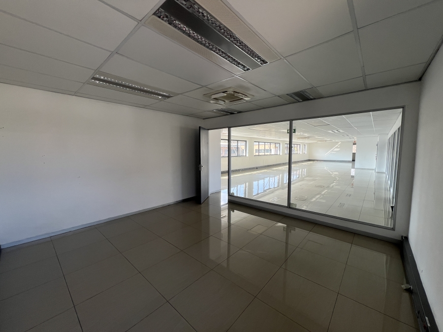 To Let Commercial Property for Rent in Randjespark Gauteng