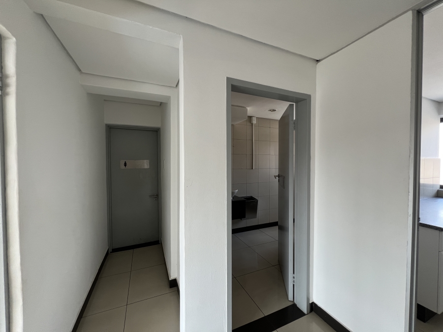 To Let Commercial Property for Rent in Randjespark Gauteng