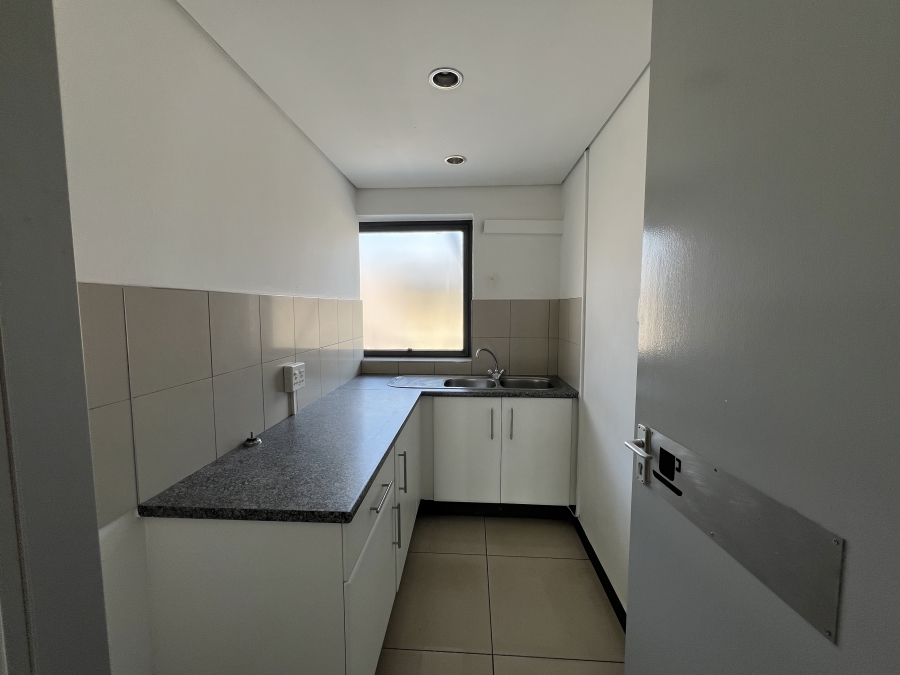To Let Commercial Property for Rent in Randjespark Gauteng