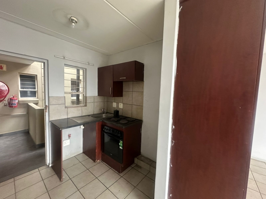 To Let 1 Bedroom Property for Rent in Braamfontein Gauteng