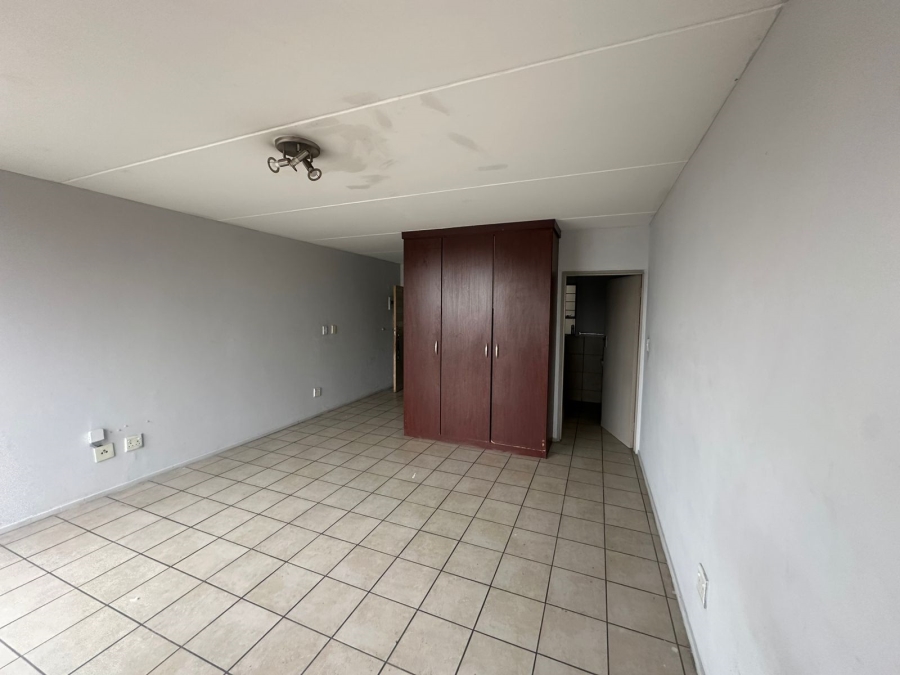 To Let 1 Bedroom Property for Rent in Braamfontein Gauteng