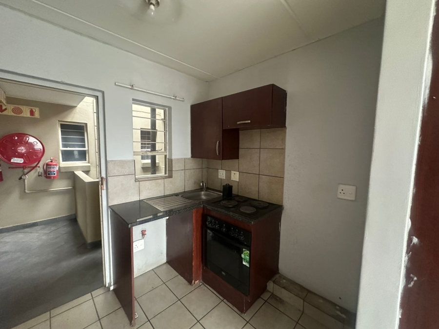 To Let 1 Bedroom Property for Rent in Braamfontein Gauteng